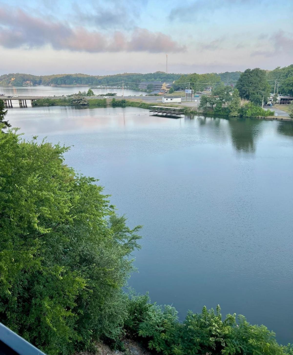 Brooklynn'S Bay, Elegant Lakefront Condo Retreat Hot Springs Exterior photo