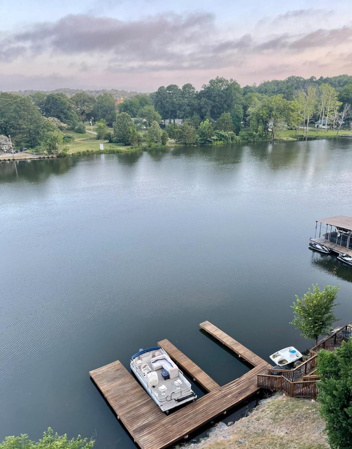 Brooklynn'S Bay, Elegant Lakefront Condo Retreat Hot Springs Exterior photo