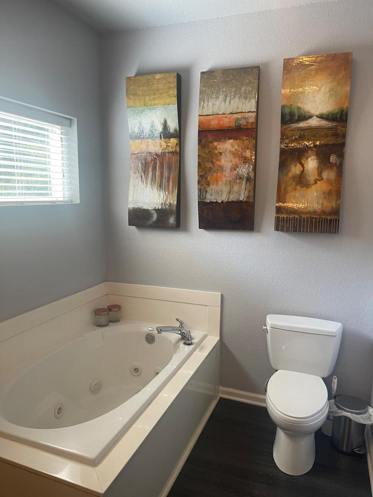 Brooklynn'S Bay, Elegant Lakefront Condo Retreat Hot Springs Exterior photo