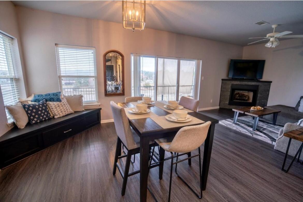 Brooklynn'S Bay, Elegant Lakefront Condo Retreat Hot Springs Exterior photo